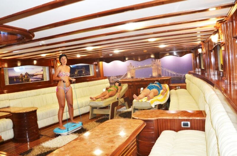 Hurghada: Elite vip snorkeling cruise with BBQ buffet lunch - FAQs