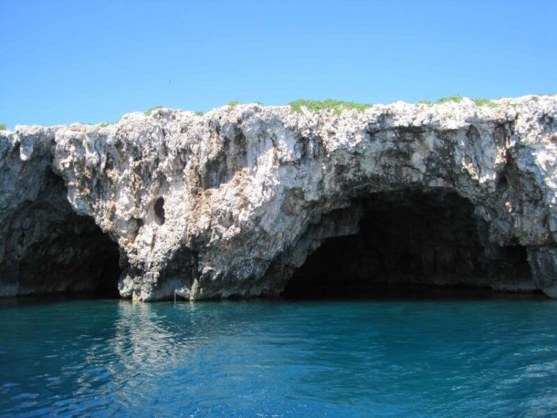 hvar-blue-and-green-caves-boat-tour-with-stiniva-beach