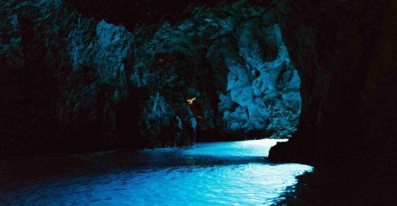 hvar-blue-and-green-caves-boat-tour-with-stiniva-beach