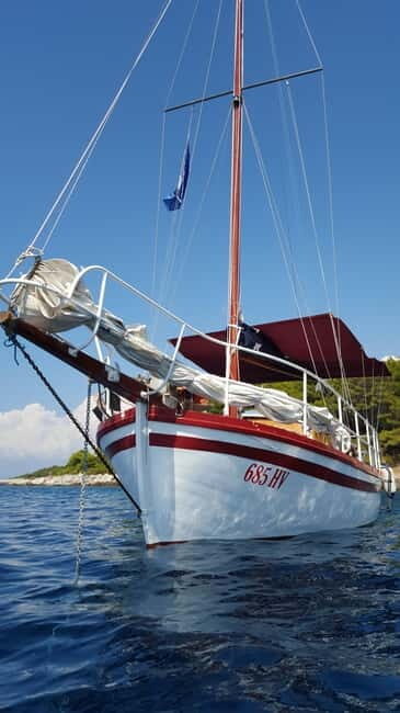 Hvar: Pakleni Islands Sailing Tour with Brunch - Key Points