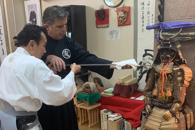 iaido-samurai-experience-with-real-sward-and-armer