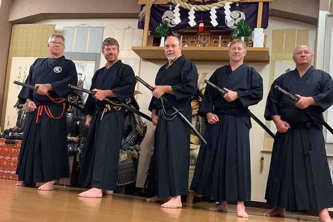 iaido-samurai-experience-with-real-sward-and-armer