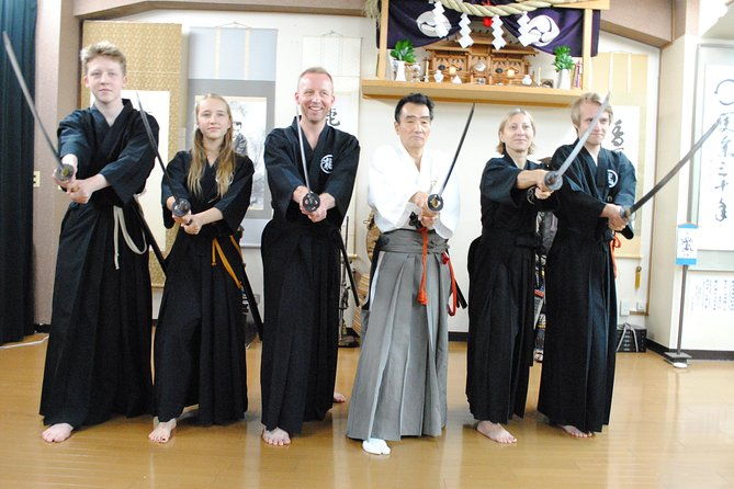 iaido-samurai-experience-with-real-sward-and-armer