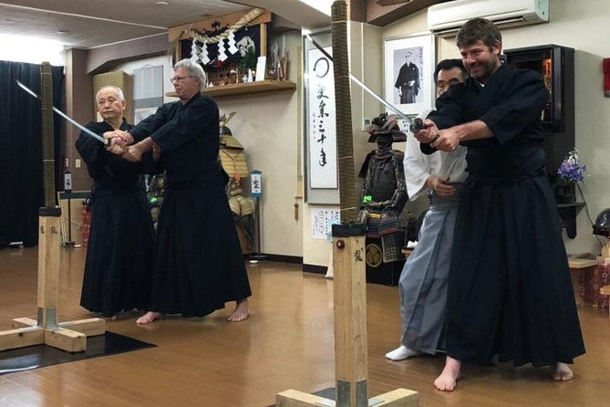 iaido-samurai-experience-with-real-sward-and-armer