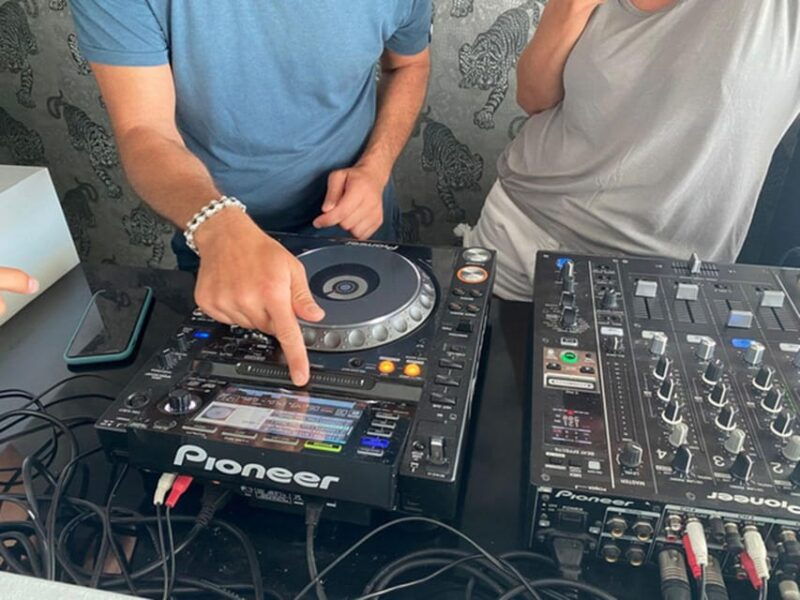 ibiza-dj-lesson-for-learn-to-mix