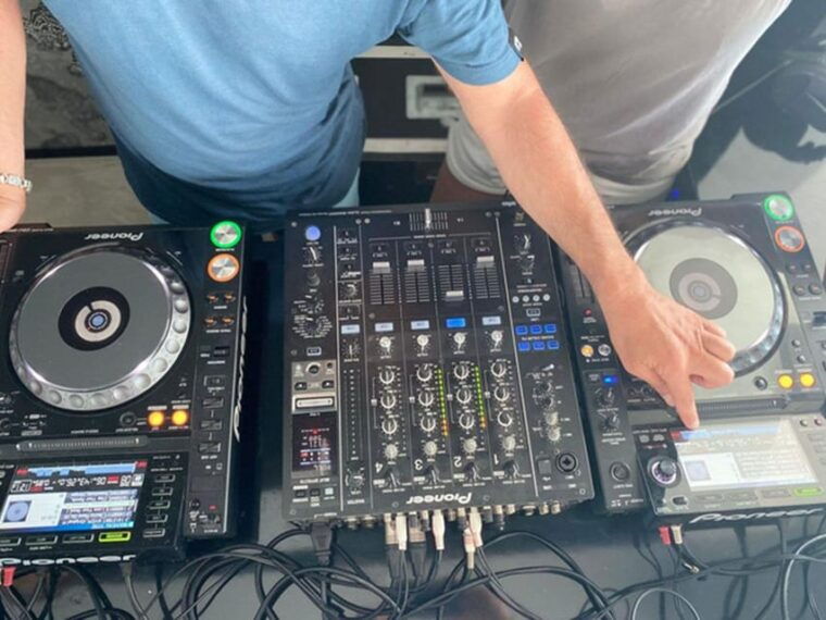 ibiza-dj-lesson-for-learn-to-mix