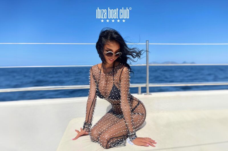 ibiza-five-star-boat-party-at-ibiza-boat-club-with-drinks