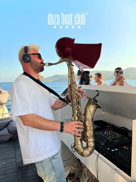ibiza-five-star-boat-party-at-ibiza-boat-club-with-drinks