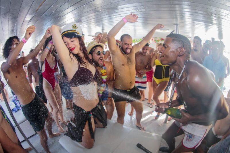 Ibiza floating club - Best Dj sesión at sea - An Overview of the Ibiza Floating Club Experience
