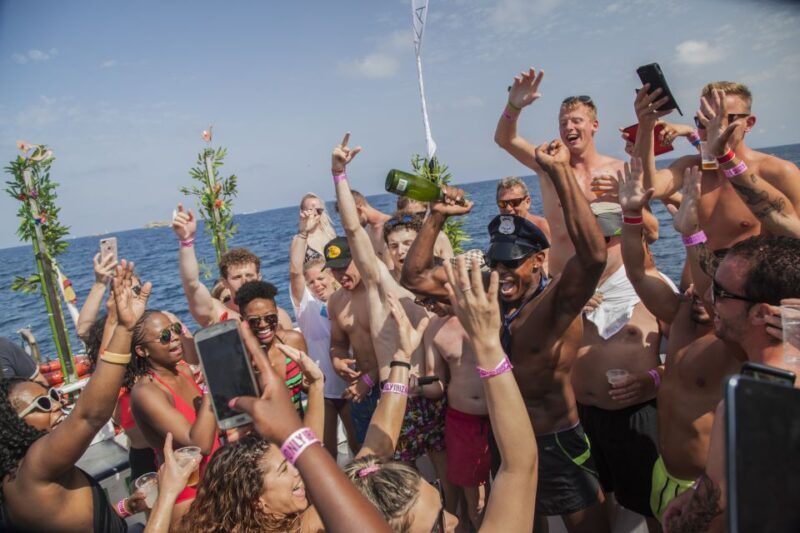 Ibiza floating club - Best Dj sesión at sea - Who Will Love This Tour?