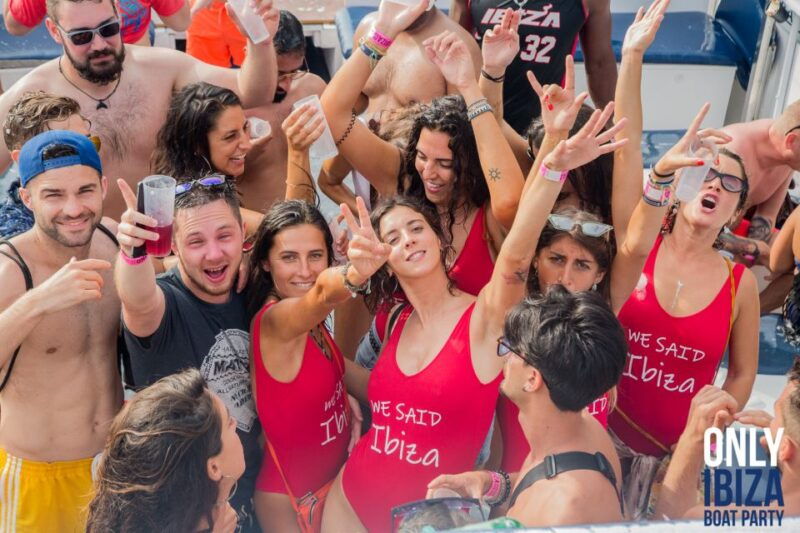 ibiza-hot-boat-party-with-open-bar