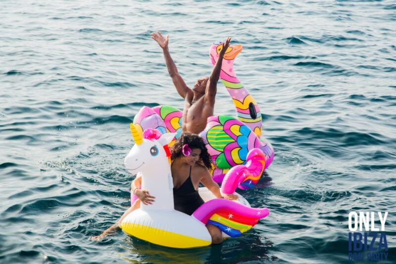 ibiza-hot-boat-party-with-open-bar