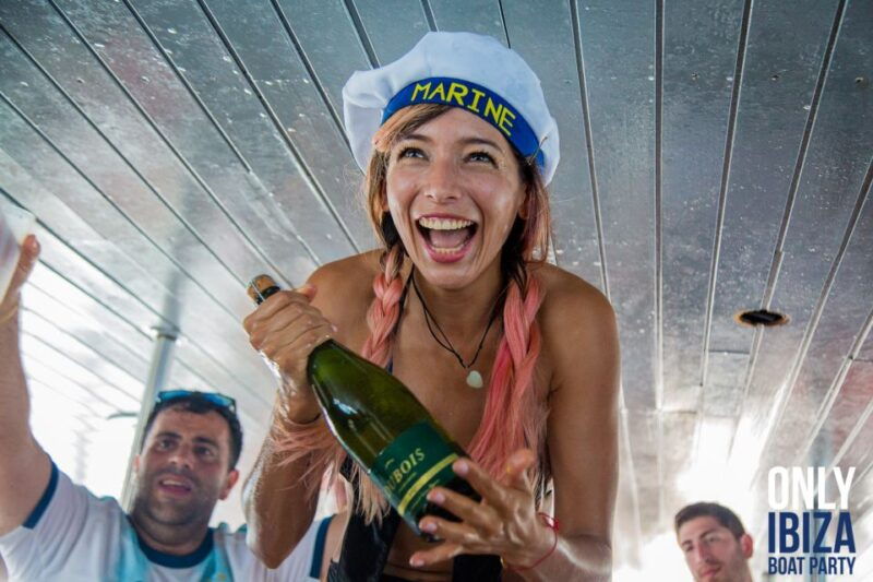 ibiza-hot-boat-party-with-open-bar