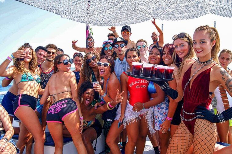 ibiza-hot-boat-party-with-open-bar