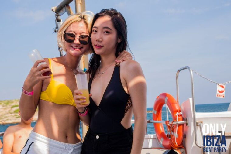 ibiza-hot-boat-party-with-open-bar