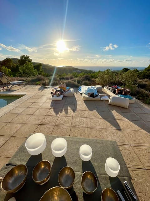 ibiza-sound-bath-with-cacao-relaxation-and-singing-bowls
