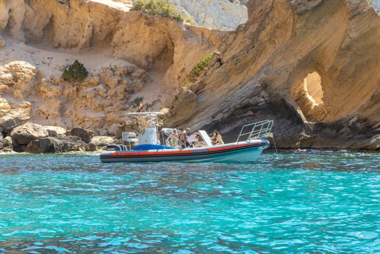 ibiza-speedboat-trip-to-atlantis-es-vedra-snorkelpaddle