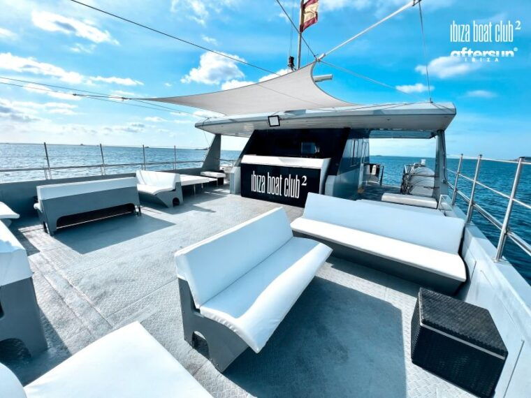 ibiza-sunset-boat-party-at-ibiza-boat-club-with-open-bar