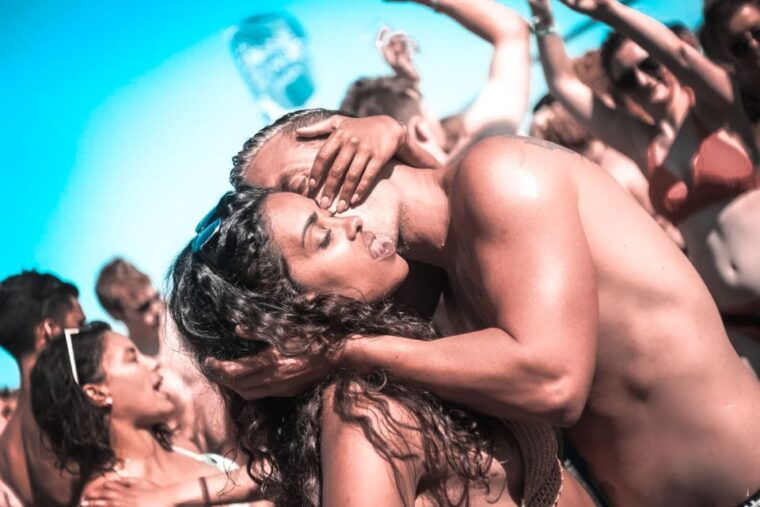ibiza-sunset-boat-party-at-ibiza-boat-club-with-open-bar