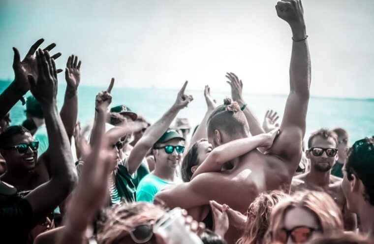 ibiza-sunset-boat-party-at-ibiza-boat-club-with-open-bar