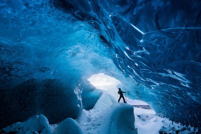 Ice Cave Tour in the National Park of Vatnajökull - An In-Depth Look at the Vatnajökull Ice Cave Tour