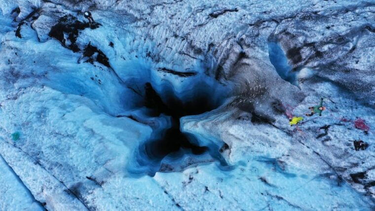 ice-climbing-at-solheimajokull-3
