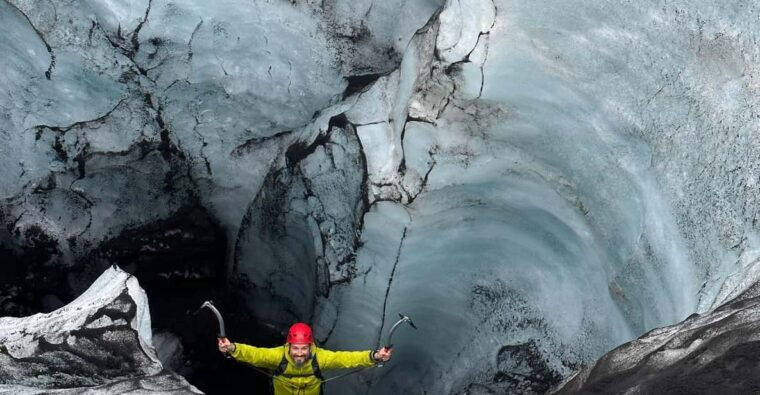 ice-climbing-at-solheimajokull-3
