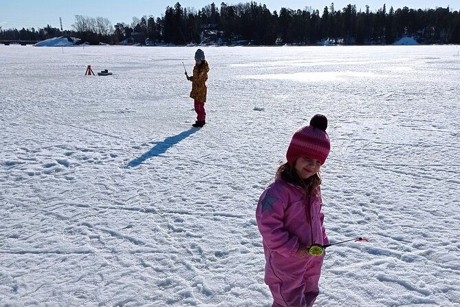 ice-fishing-experience-with-backpacker-helsinki-tour
