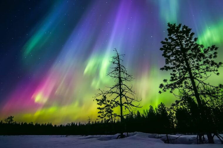 ice-floating-in-lapland-with-northern-lights