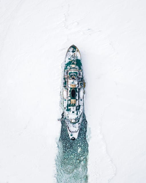 icebreaker-sampo-cruise-ice-floating-from-rovaniemi