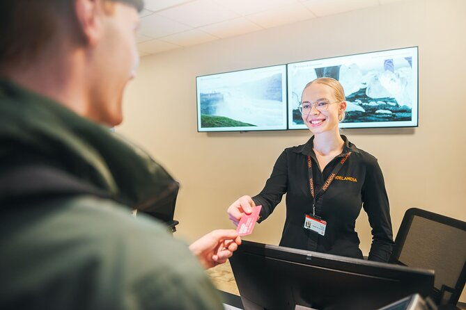 iceland-airport-transfer-from-reykjavik-hotels-to-kef-airport