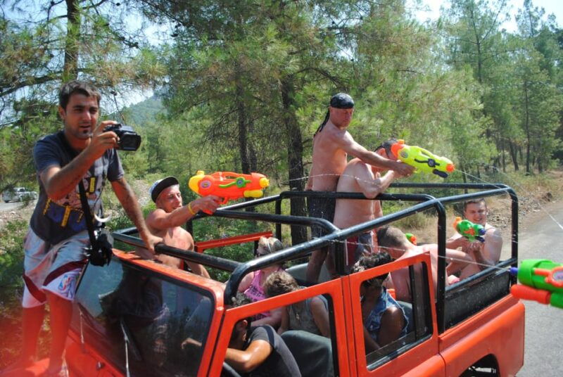 icmeler-jeep-safari-lunch-water-fight-colour-foam-party