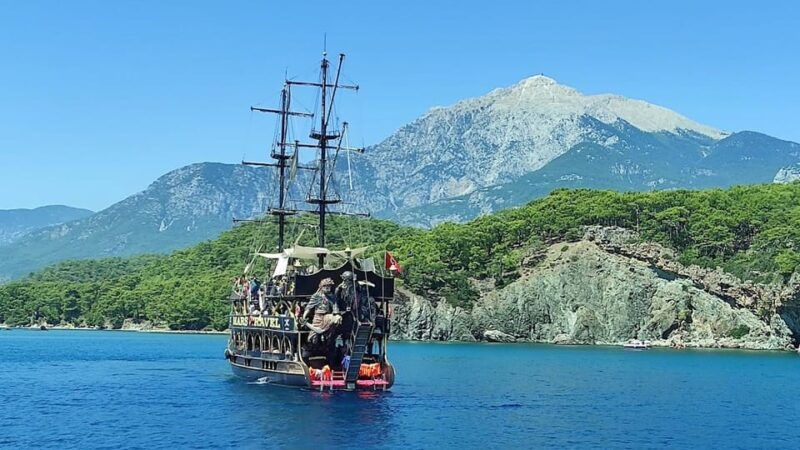 icmeler-pirate-boat-trip-lunch-unlimited-drinks-foam-party-2