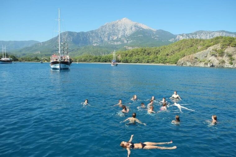 icmeler-pirate-boat-trip-lunch-unlimited-drinks-foam-party-2