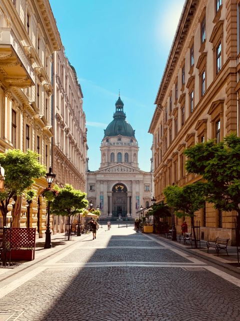 iconic-budapest-tour-with-classic-russian-jeep-and-g-wagon