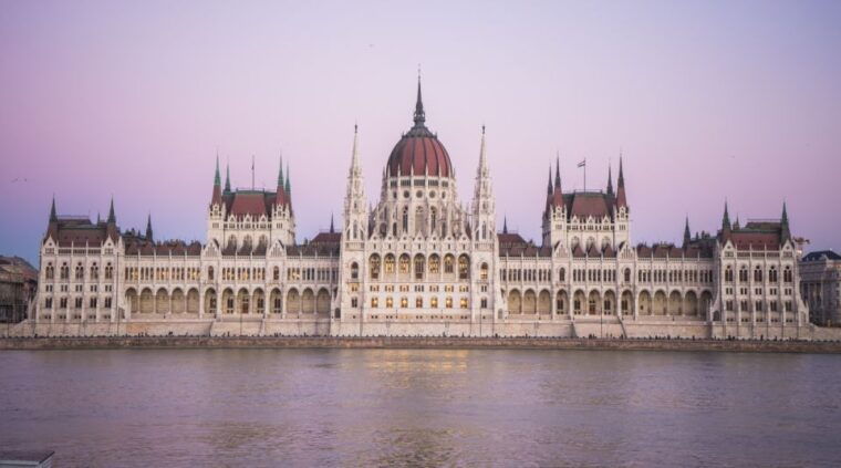 iconic-budapest-tour-with-classic-russian-jeep-and-g-wagon