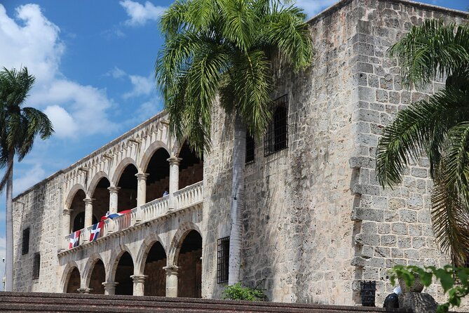 iconic-highlights-and-historical-tour-in-santo-domingo