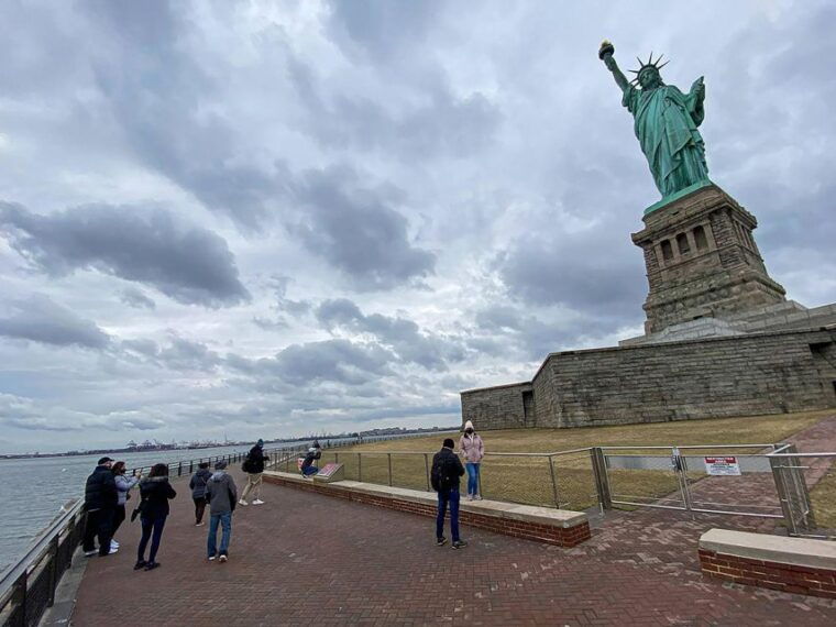 iconic-nyc-9-11-wall-st-liberty