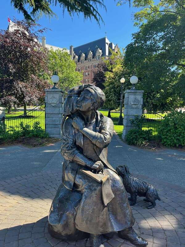 iconic-obscure-victoria-walking-tour