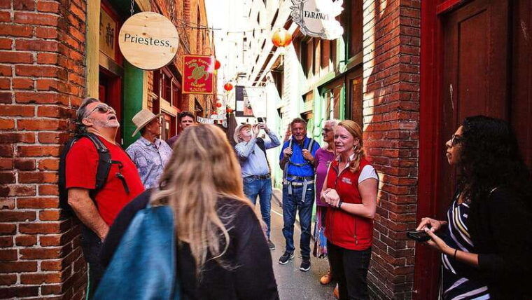 iconic-obscure-victoria-walking-tour