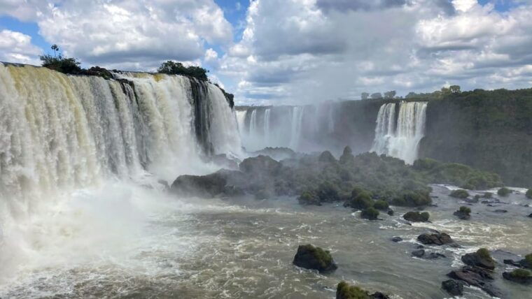 iguazu-falls-guidedtour-explore-brazil-argentina-in-1-day