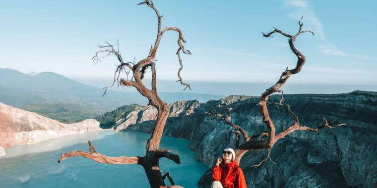 ijen-crater-adventure-and-breathtaking-views-in-one-day