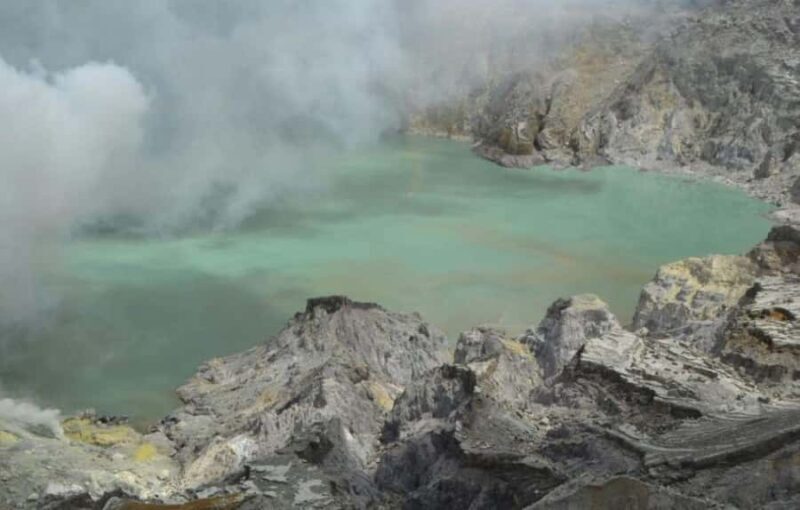 Ijen Crater: Blue Fire and Sulfur Mines Half-Day Tour - Exploring the Crater Lake and Sulfur Mines