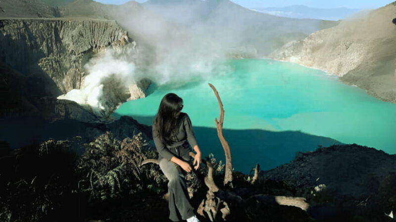 ijen-crater-blue-fire-hiking-adventure-shuttle-from-bali