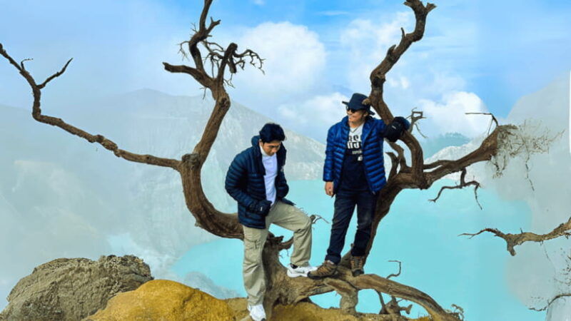 ijen-crater-blue-fire-hiking-adventure-shuttle-from-bali