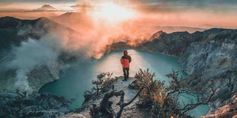 ijen-crater-trekking-tour-from-bali-or-banyuwangi