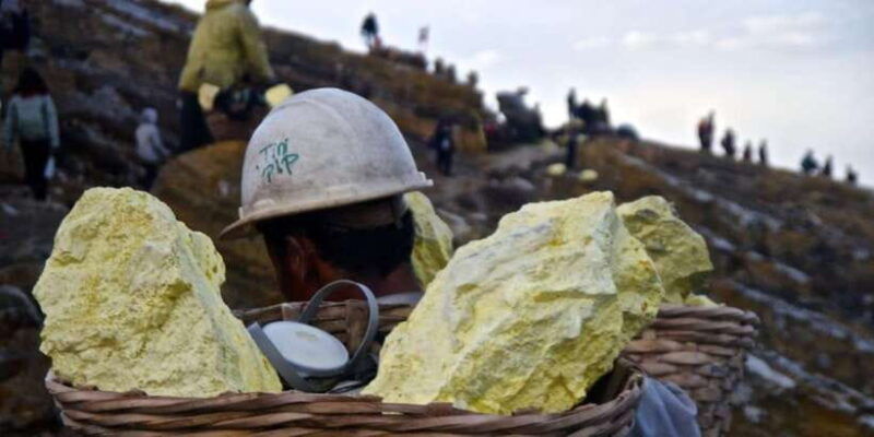 ijen-crater-trekking-tour-from-bali-or-banyuwangi
