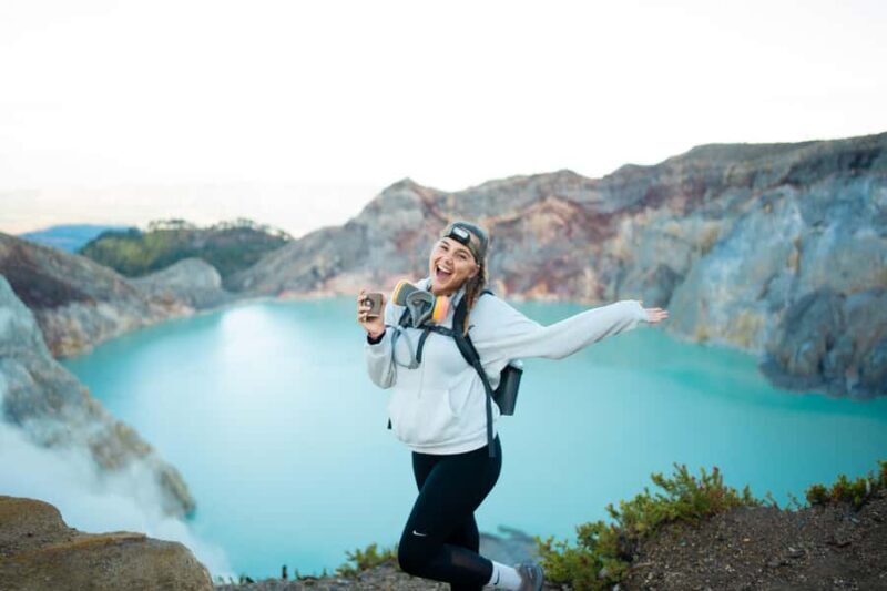 Ijen Midnight Tour With Experienced Guide - Exploring the Ijen Midnight Tour With an Experienced Guide