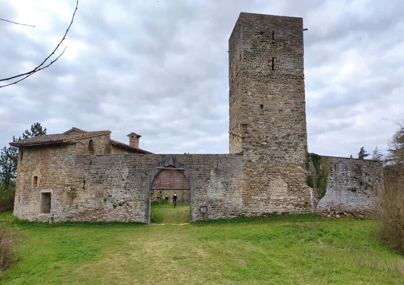 Il tour dei Castelli orientali di Gubbio: percorso in e-bike - The Sum Up