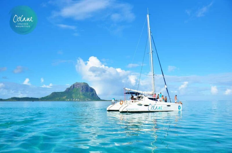 Ile Aux Bénitiers : Private Cataman Cruise w/ Gourmet Lunch - Lunch: Gourmet BBQ on the Water